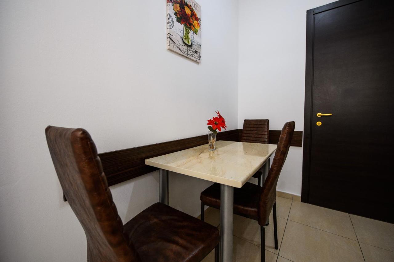 Summerland Relax Apartments Mamaia Extérieur photo